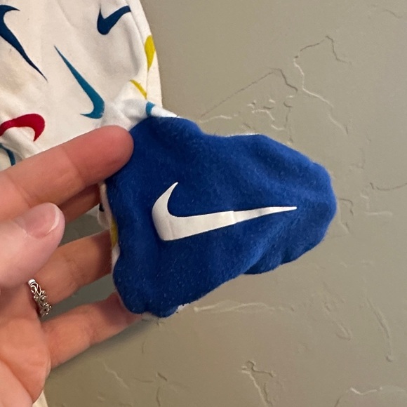 Nike Swooshfetti One Piece 9M Sleeper- Preloved - Picture 3 of 5